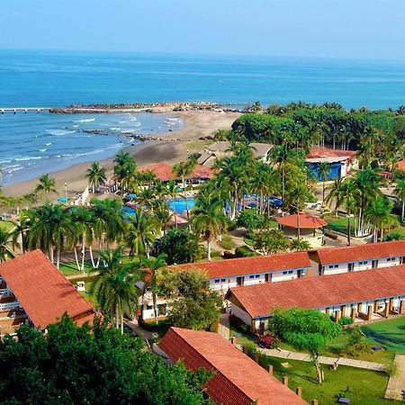 Qualton Club Ixtapa All Inclusive Exterior photo