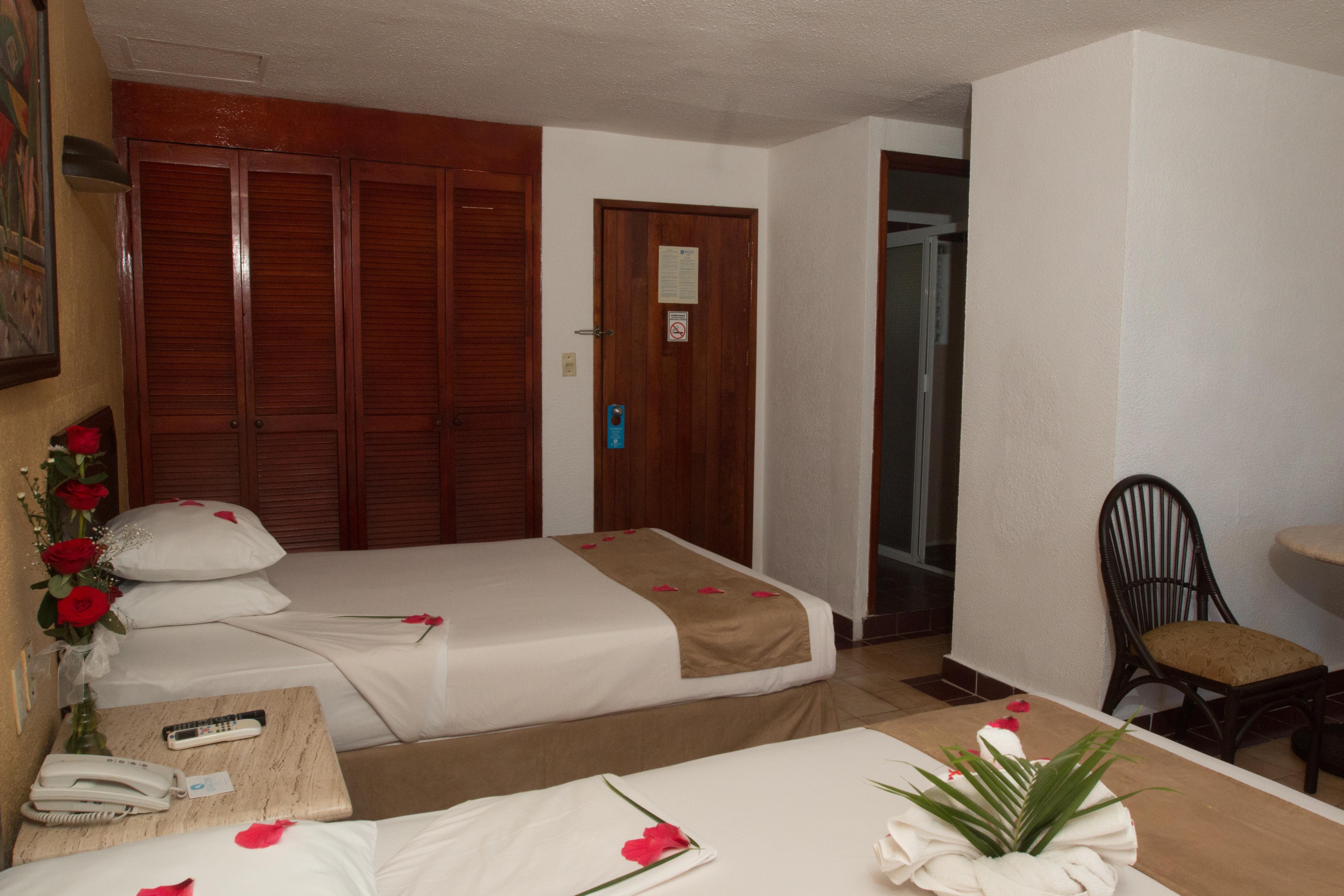 Qualton Club Ixtapa All Inclusive Exterior photo