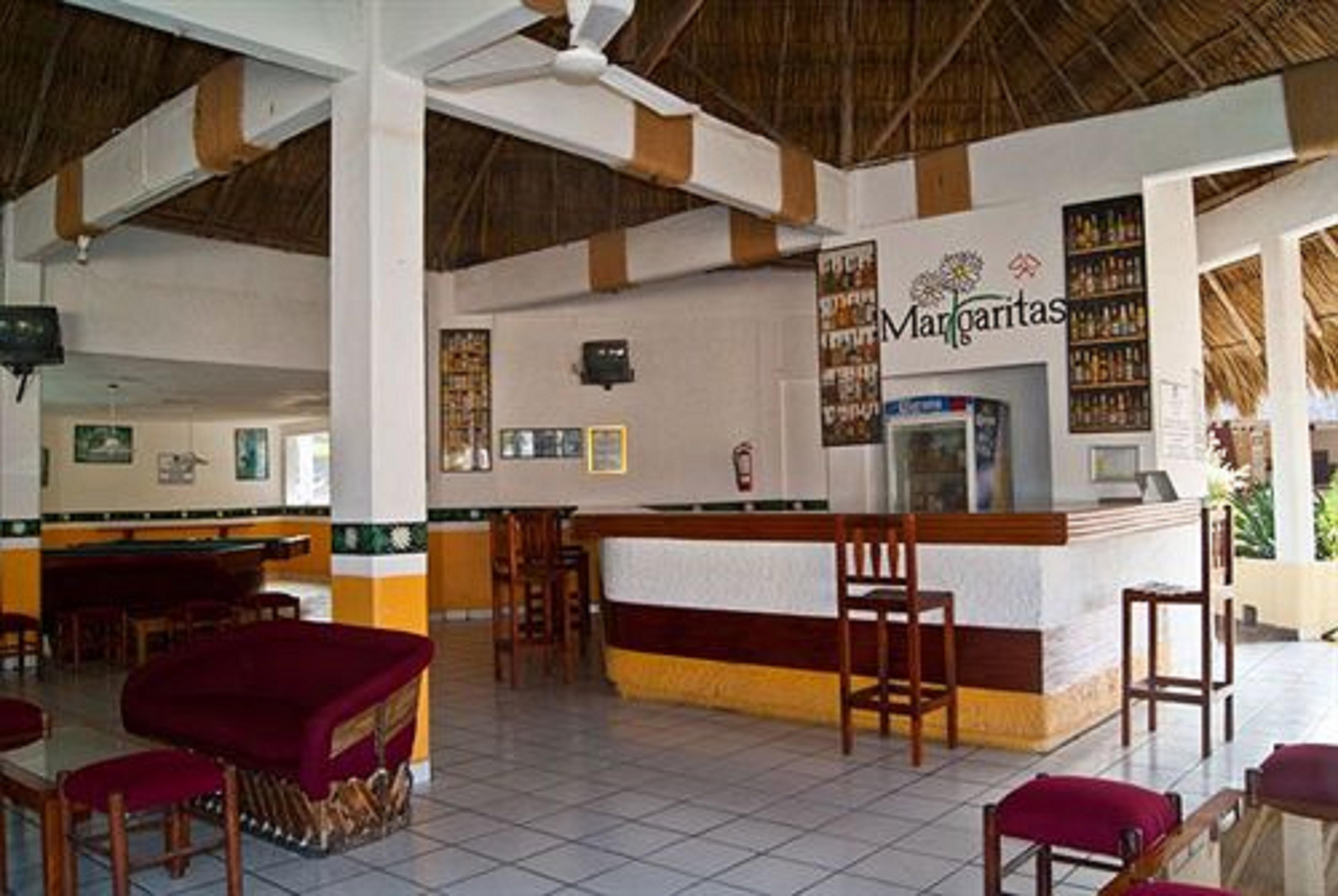 Qualton Club Ixtapa All Inclusive Exterior photo