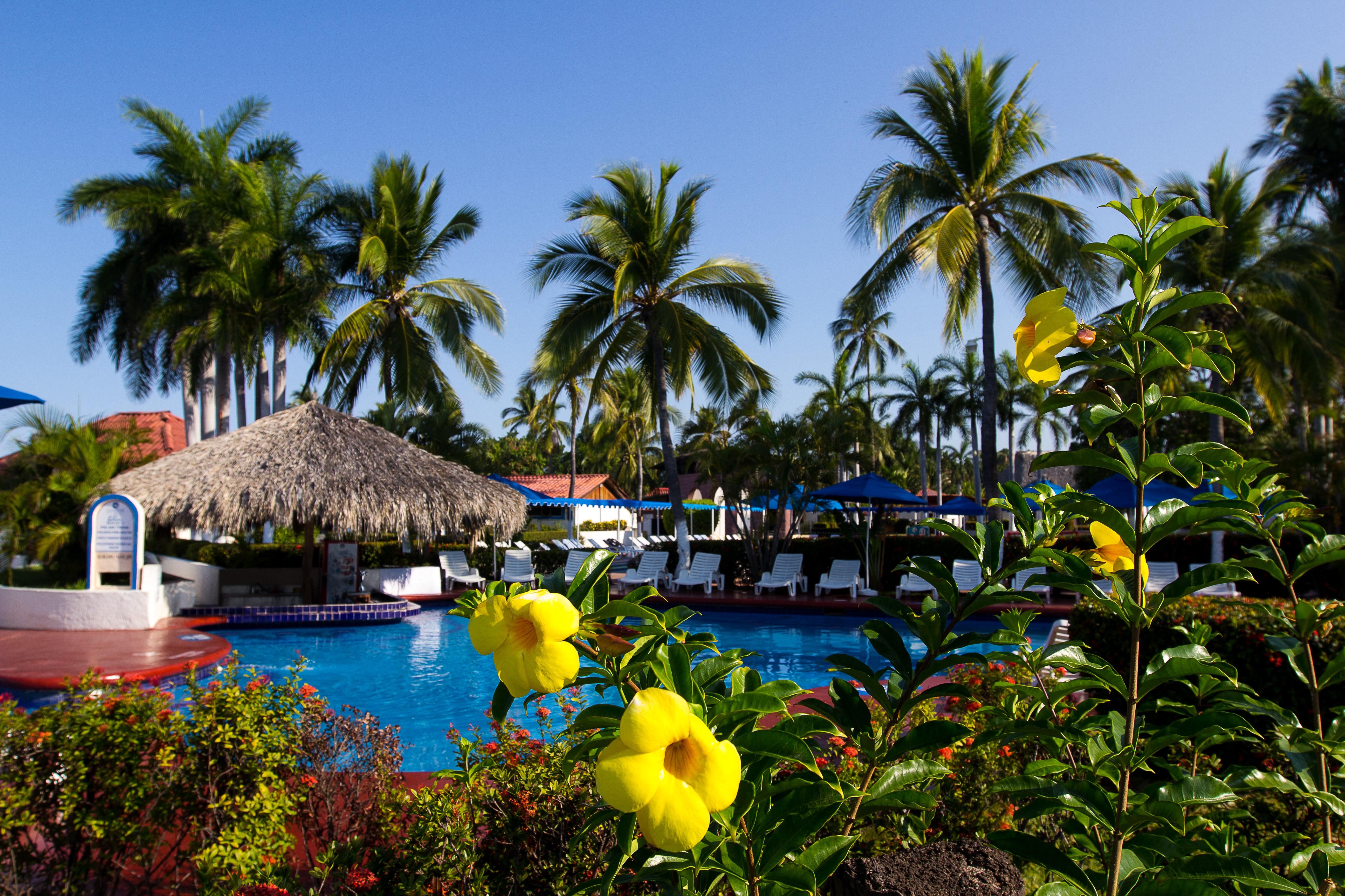 Qualton Club Ixtapa All Inclusive Exterior photo
