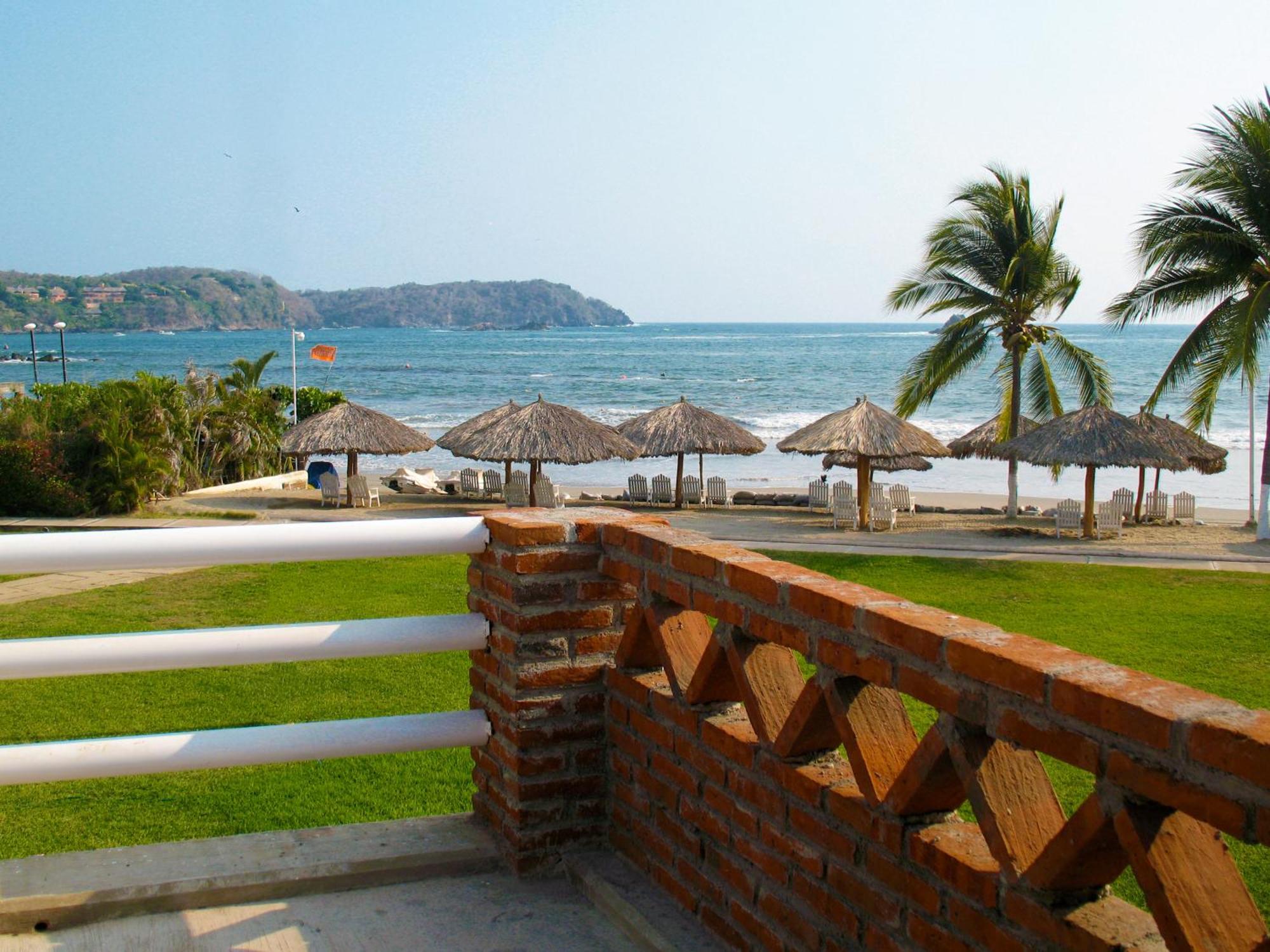 Qualton Club Ixtapa All Inclusive Exterior photo