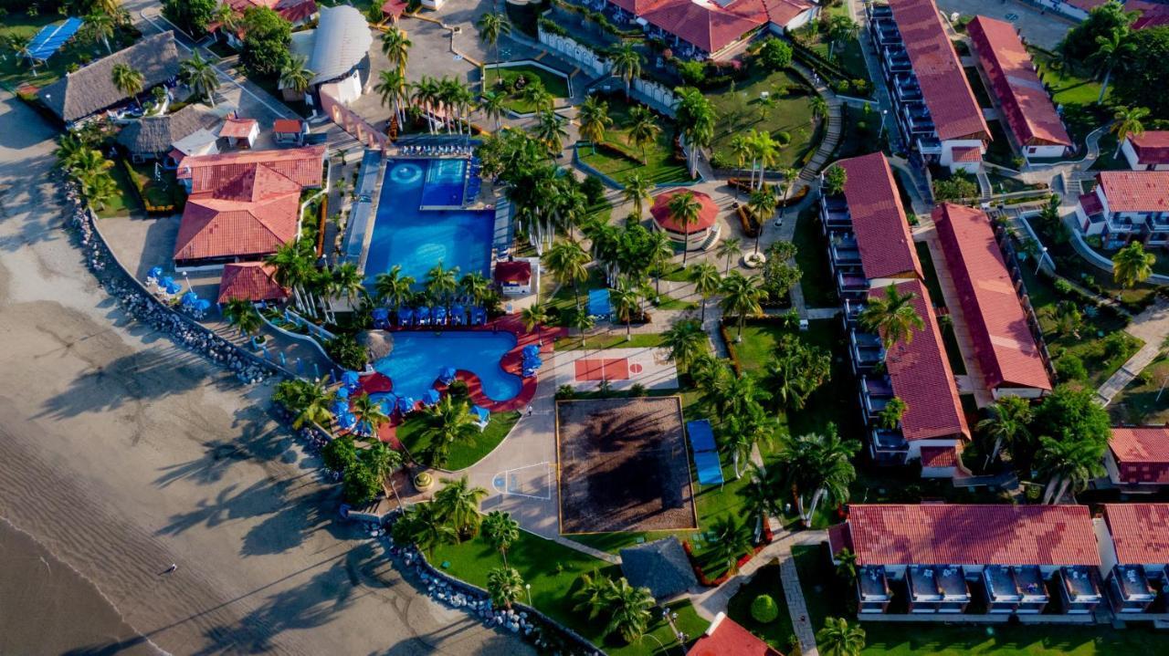 Qualton Club Ixtapa All Inclusive Exterior photo