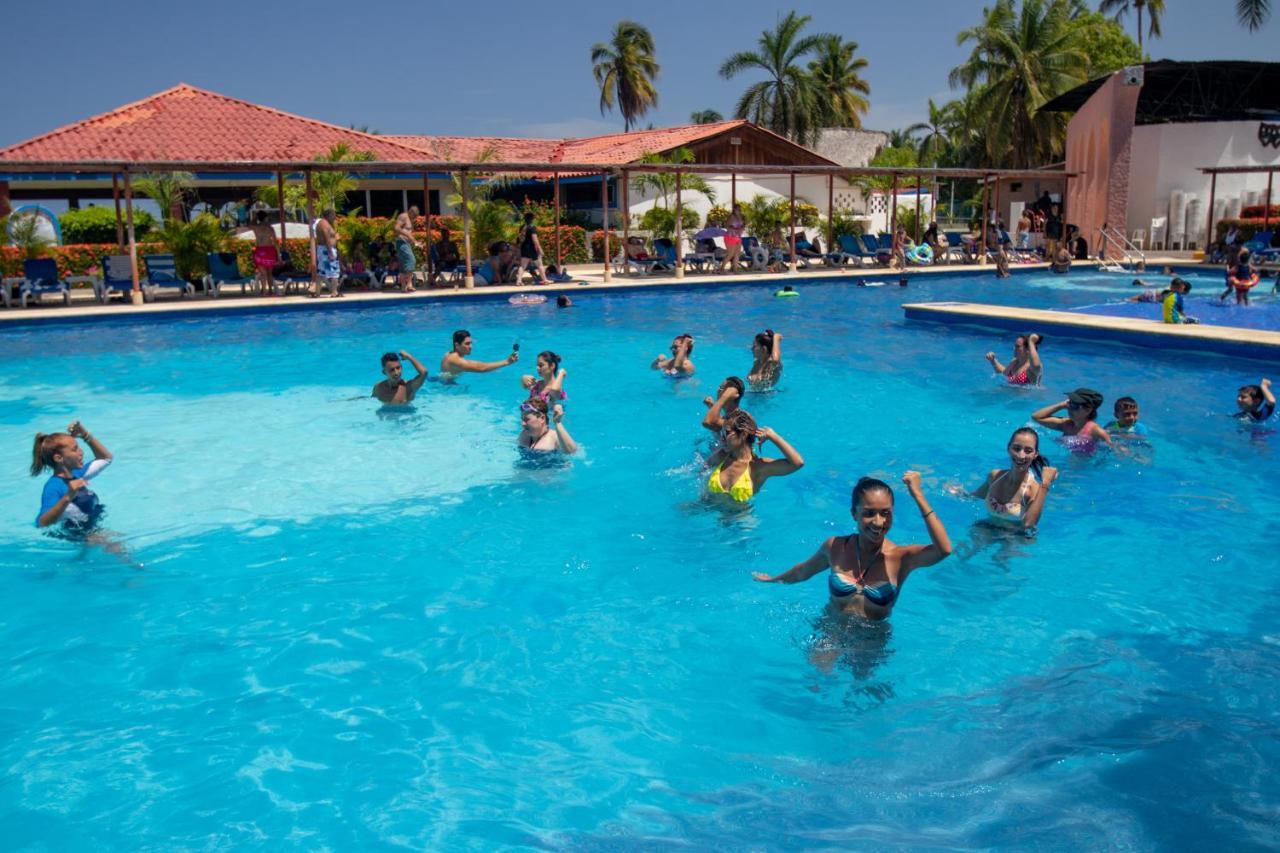 HOTEL QUALTON CLUB IXTAPA ALL INCLUSIVE IXTAPA (GUERRERO) 4* (Mexico) -  from US$ 167 | BOOKED