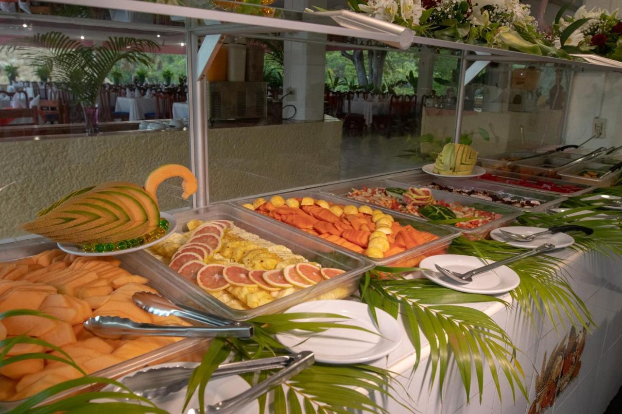 Qualton Club Ixtapa All Inclusive Exterior photo