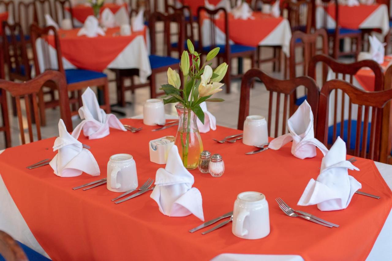 Qualton Club Ixtapa All Inclusive Exterior photo