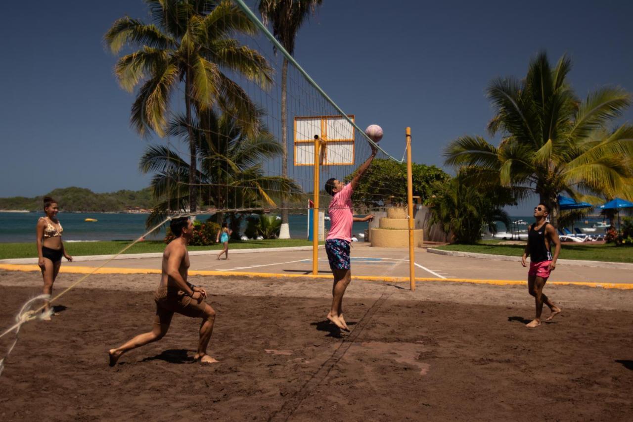 Qualton Club Ixtapa All Inclusive Exterior photo
